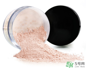 冬天化妝要用散粉嗎？冬天化妝需要定妝粉嗎？