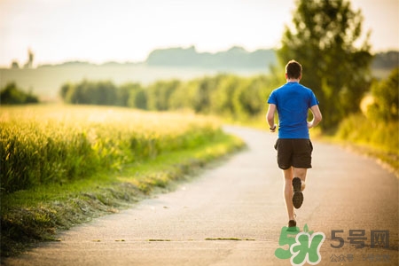 冬天跑步不出汗會(huì)影響健康嗎？冬天跑步不出汗怎么辦？