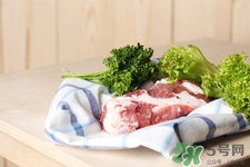 生肉臟了怎么洗才干凈？千萬不要在水龍頭下沖洗