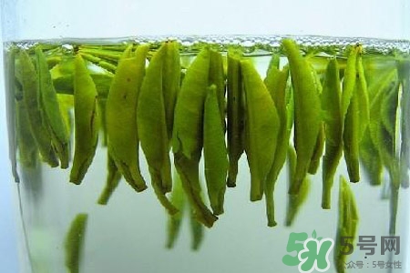冬天可以喝綠茶嗎？冬天喝綠茶好還是紅茶好？
