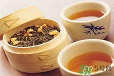冬天喝菊花茶好嗎？冬天喝菊花茶加枸杞好嗎？