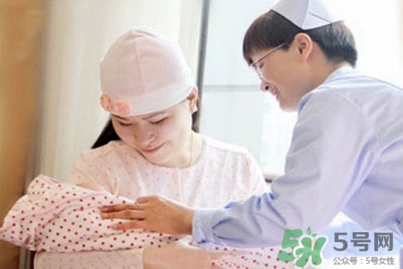 產(chǎn)后哺乳期可以用護(hù)膚品嗎？產(chǎn)后可以用回之前的護(hù)膚品嗎？