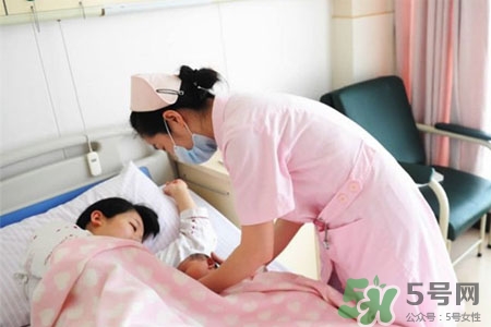 產(chǎn)后可以用普通衛(wèi)生巾嗎？產(chǎn)婦專用衛(wèi)生巾和普通衛(wèi)生巾的區(qū)別