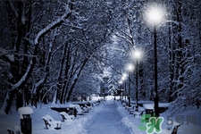 下雪穿什么鞋防滑效果最好？下雪天穿什么鞋子最防滑？