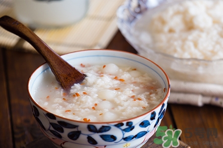 產(chǎn)婦喝米酒后還能喂奶嗎？哺乳期喝米酒會(huì)影響喂奶嗎？