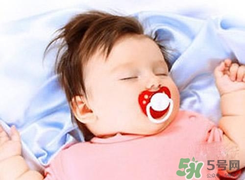 安撫奶嘴乳膠好還是硅膠好？怎么挑選安撫奶嘴？