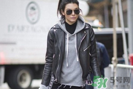 衛(wèi)衣能貼身穿嗎？套頭衛(wèi)衣可以貼身穿嗎？