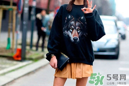 衛(wèi)衣能貼身穿嗎？套頭衛(wèi)衣可以貼身穿嗎？