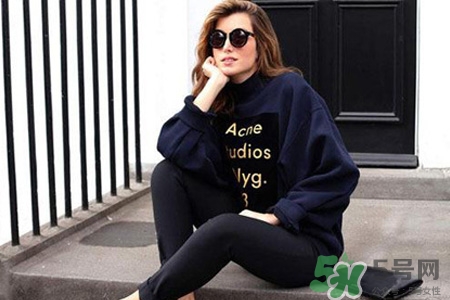 衛(wèi)衣能貼身穿嗎？套頭衛(wèi)衣可以貼身穿嗎？