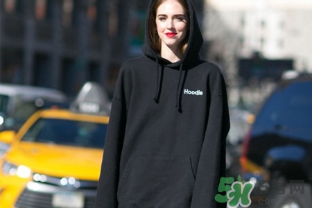 冬天衛(wèi)衣里面可以穿毛衣嗎？衛(wèi)衣里邊穿毛衣好看嗎？