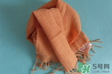 羊絨圍巾起球正常嗎？羊絨圍巾起球怎么辦？