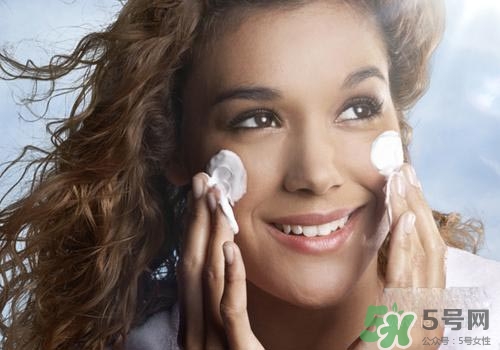 綿羊油可以搽臉嗎？綿羊油可不可以搽臉？