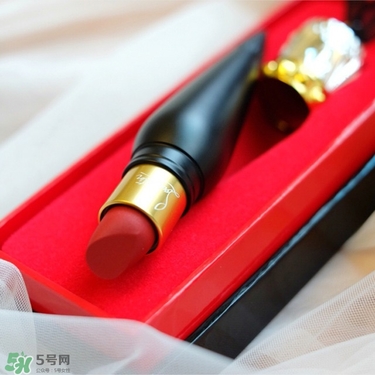 cl黑管口紅和金管有什么區(qū)別？cl黑管和cl金管哪個好？