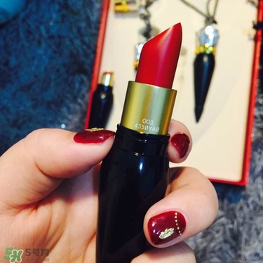 cl黑管口紅和金管有什么區(qū)別？cl黑管和cl金管哪個好？