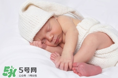 產(chǎn)后胸部下垂什么原因？產(chǎn)后胸部下垂怎么辦？