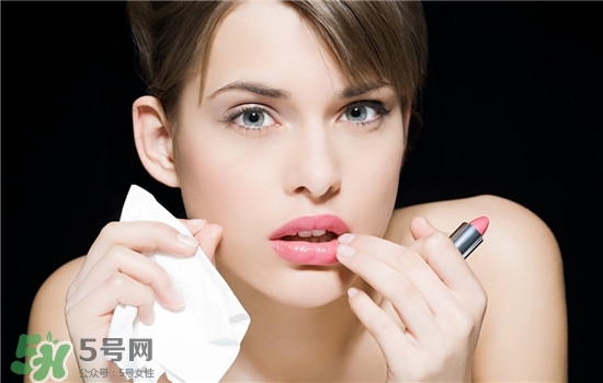 防曬唇膏要卸妝嗎？防曬唇膏晚上可以用嗎？