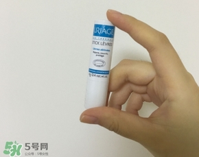 依泉和dhc唇膏哪個(gè)好？依泉唇膏和dhc唇膏哪個(gè)好？