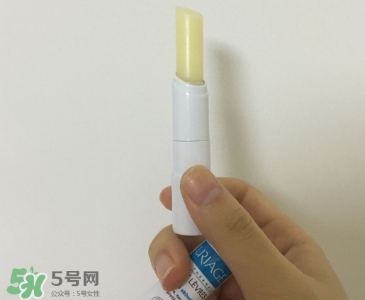 依泉和dhc唇膏哪個(gè)好？依泉唇膏和dhc唇膏哪個(gè)好？