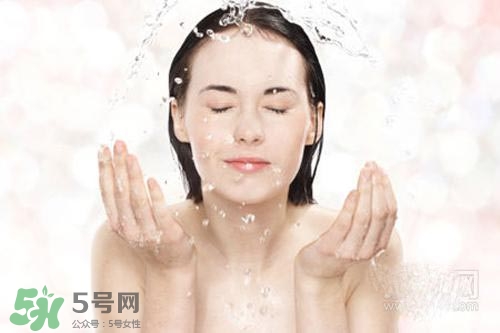封閉性粉刺用什么洗臉？封閉性粉刺怎么洗臉？