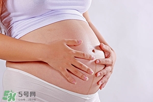 孕婦肚臍變黑怎么回事?孕婦肚臍周?chē)兒谑悄惺桥?