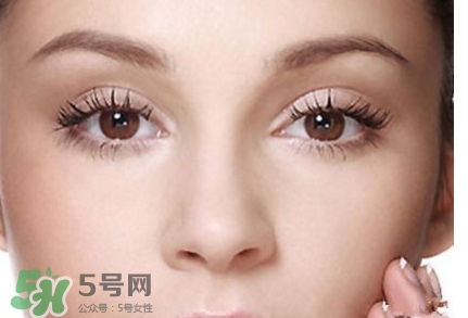 切眉后眼睛腫怎么辦？切眉后眼睛變形怎么回事怎么辦？