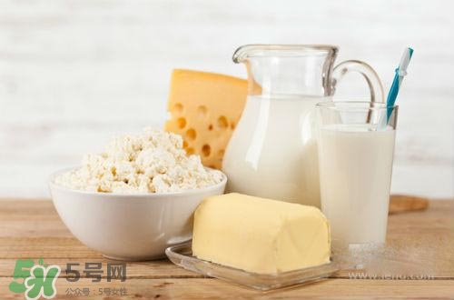 長(zhǎng)痘痘補(bǔ)充什么維生素？長(zhǎng)痘痘補(bǔ)充維生素b嗎？