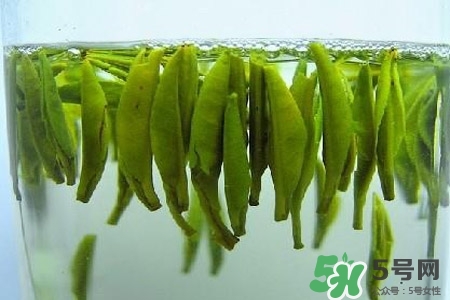 口含茶葉能治口臭嗎？口含茶葉有什么作用？