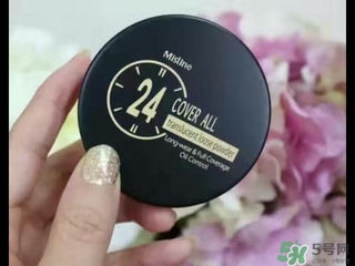 mistine24小時不脫妝散粉怎么用？mistine24小時蜜粉使用方法