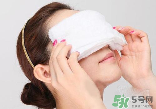 眼皮跳是冷敷還是熱敷？眼皮跳怎么辦？