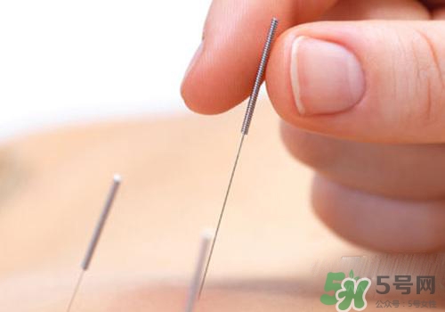 眼皮跳是冷敷還是熱敷？眼皮跳怎么辦？