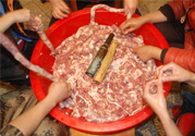 灌香腸的腸衣是什么？香腸的腸衣是什么做的？