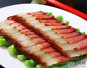 腌肉發(fā)霉了還能吃嗎？腌肉長霉怎么辦？