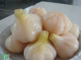 腌大蒜變綠還能吃嗎？大蒜腌制后變綠能吃嗎？