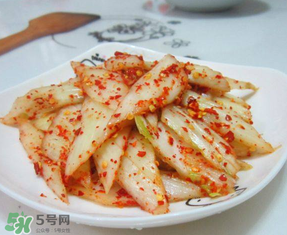 腌白菜放多少鹽？腌白菜放鹽比例