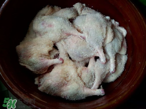 腌鴨腿放多少鹽？腌鴨腿要多少鹽一斤？