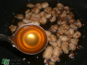 熬豬油為什么要加水？熬豬油水放多了怎么辦？