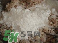 做藕丸子要放多少鹽？一斤藕做藕圓子放多少鹽合適？