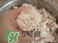 做藕丸子要放多少鹽？一斤藕做藕圓子放多少鹽合適？