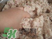 做藕丸子要放多少鹽？一斤藕做藕圓子放多少鹽合適？