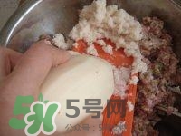 做藕丸子要放多少鹽？一斤藕做藕圓子放多少鹽合適？