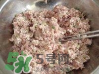 做藕丸子要放多少鹽？一斤藕做藕圓子放多少鹽合適？