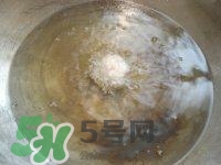 做藕丸子要放多少鹽？一斤藕做藕圓子放多少鹽合適？