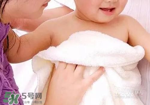寶寶拉肚子發(fā)燒39度會(huì)燒壞腦子嗎？寶寶拉肚子發(fā)燒39度怎么辦？