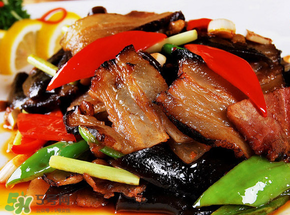 臘肉蒸什么菜好吃？蒸臘肉放什么材料好吃？