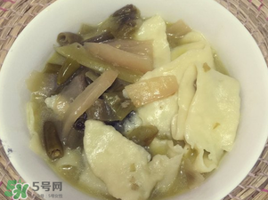 酸菜臭了還能吃嗎？酸菜臭了對身體有害嗎？
