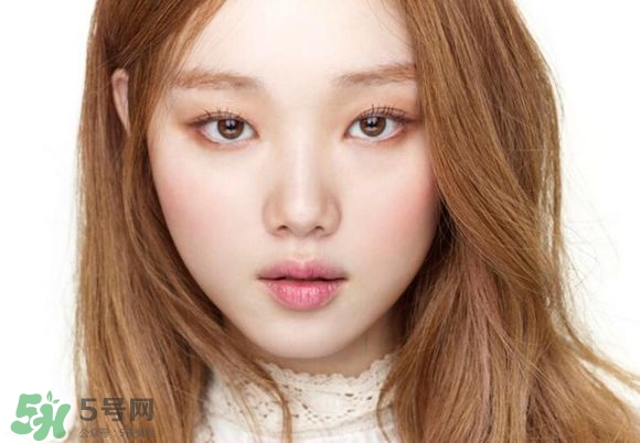 李圣經(jīng)妝容怎么化？李圣經(jīng)仿妝教程