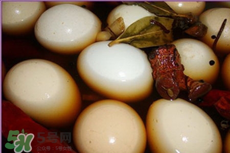 腌雞蛋沒有壇子怎么辦？腌雞蛋用鐵盆可以嗎？