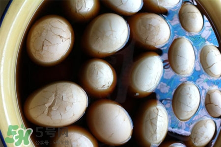 腌雞蛋沒有壇子怎么辦？腌雞蛋用鐵盆可以嗎？