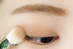 李圣經(jīng)妝容怎么化？李圣經(jīng)仿妝教程