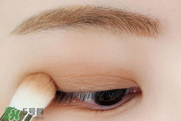李圣經(jīng)妝容怎么化？李圣經(jīng)仿妝教程